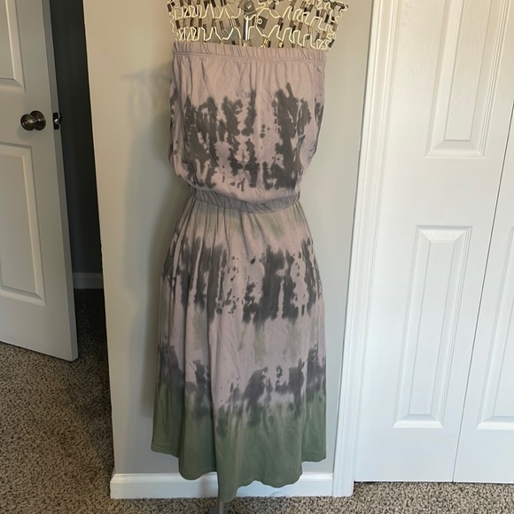 Small Alrernative strapless dress. Grey with green tie dye pattern. - Picture 1 of 6